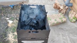 Быстро разжечь угли в мангале с одной спички без доп. средств? Дело в мастерстве, углях, мангале?