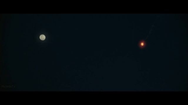 Капитан Филлипс пытается сбежать из плена пиратов. Капитан Филлипс . смотреть онлайн