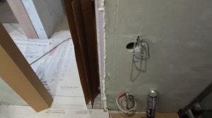 Двери скрытого монтажа , отделка со стороны ванной.