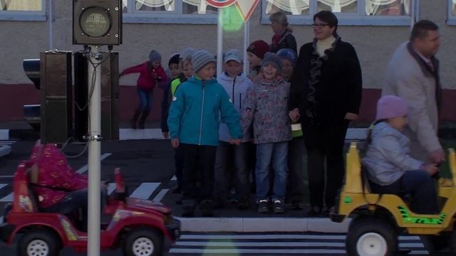 В Солнечногорске функционирует специализированная площадка изучения ПДД для школьников. 09.2014 смотреть онлайн