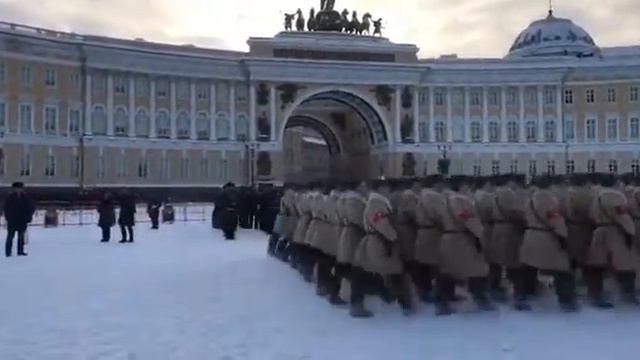 Ансамбль песни и пляски ЗВО на параде, в честь снятия Блокады Ленинграда смотреть онлайн