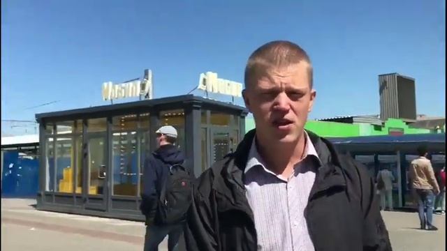 Установка торговых павильонов и киосков на Ленинградском вокзале. Обзор с вокзала.