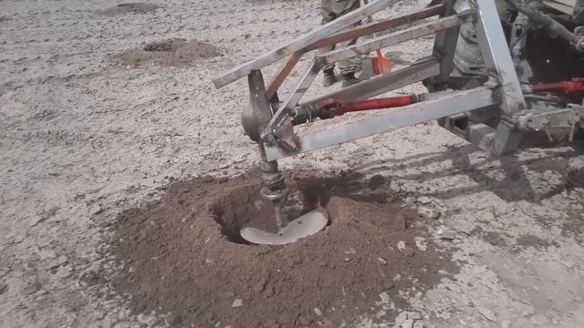 Бурим лунки под посадку деревьев. смотреть онлайн