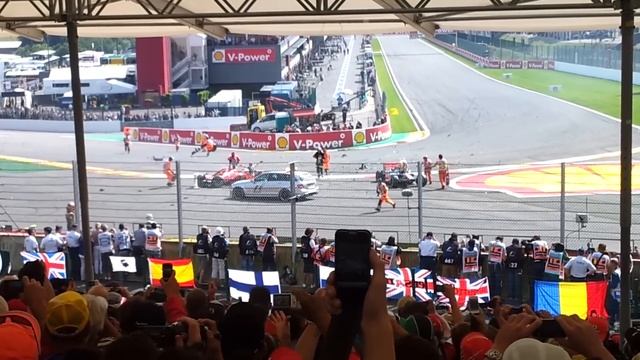 Start crash Belgian Formula 1 GP 2012 at Spa Francorchamps смотреть онлайн
