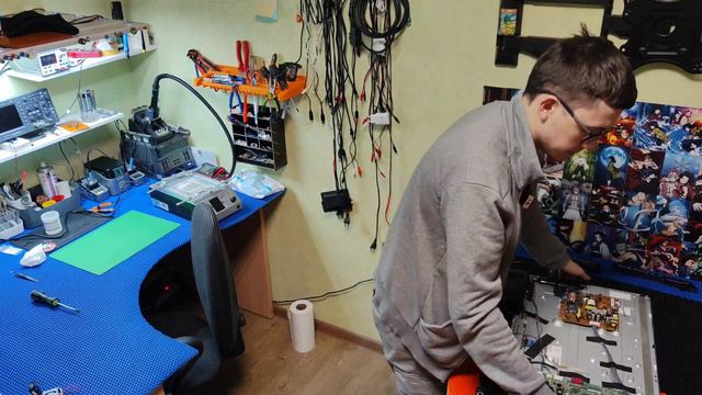 Сложный ремонт телевизора LG. Прошивка (UFPI) и замена микросхемы EMMC. Подробно. 32LA621V. Часть смотреть онлайн