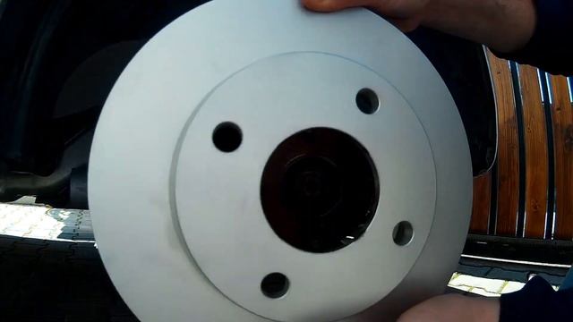 Sostituzione dischi e pastiglie su Ford Fiesta 1.4i 16v Zetec, MK5/MK6/(anche 1.2) смотреть онлайн