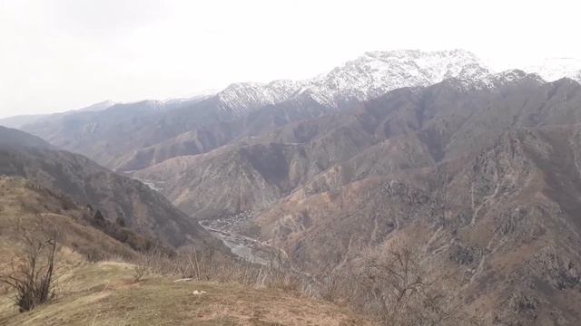 Таджикистан! г. Вахдат село Ромит! Съемка с высоты горы! смотреть онлайн