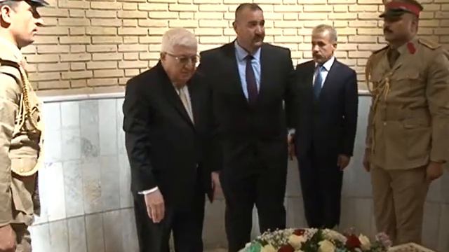 رئيس الجمهورية يزورالمقبرة الملكية смотреть онлайн
