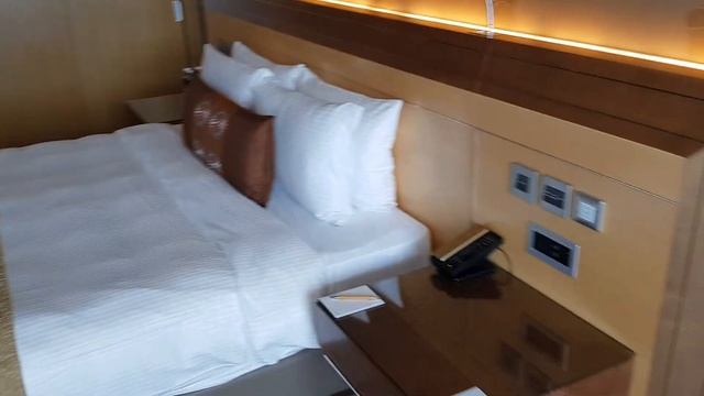 Marina Bay Sands Singapore. Room with city view, infinity pool, sunrise in Singapore harbour. 2020 смотреть онлайн
