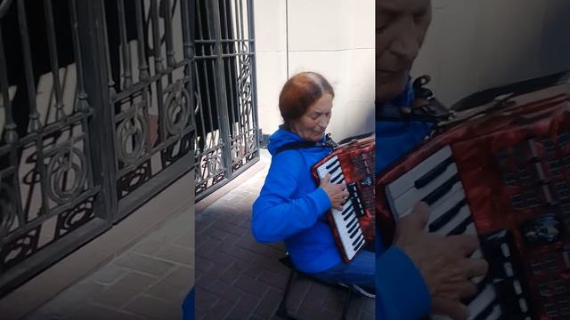 Старый арбат 24 августа 2021 аккордеон Смуглянка смотреть онлайн