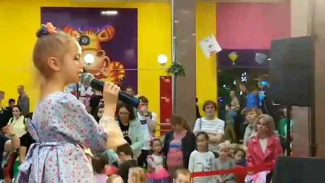 ПЕСНЯ ПРО МАМУ Милана Афанасьева "Мамины глаза" ТЦ Карнавал Екатеринбург смотреть онлайн