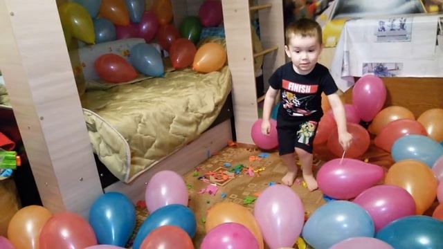 Baloons Шарики воздушные шарики лопает много воздушных шаров mange beaucoup de ballons смотреть онлайн