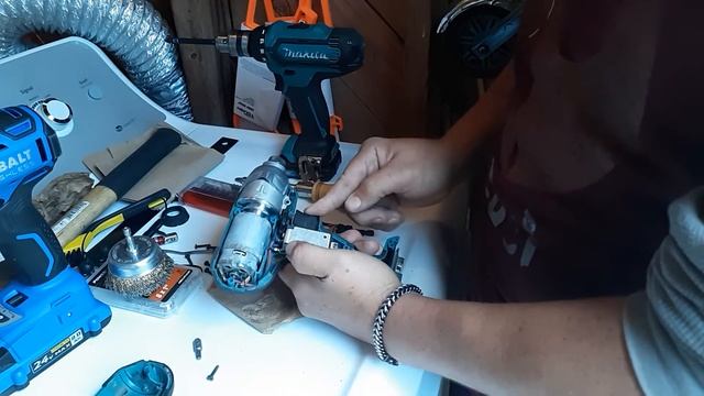 Makita 12v impact driver breakdown and cleaning смотреть онлайн