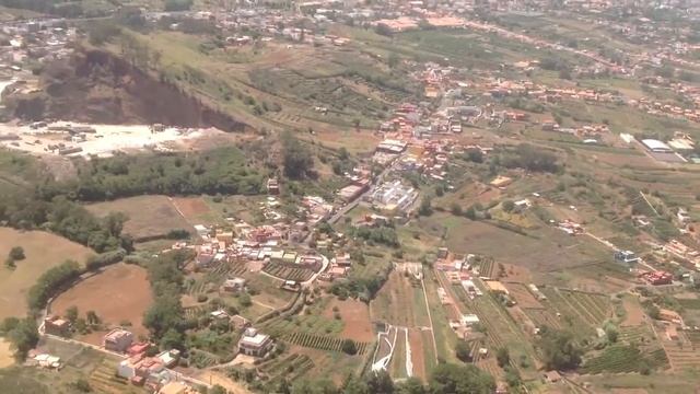 Landing at Tenerife North Airport смотреть онлайн