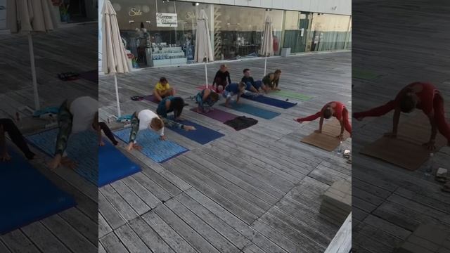 Йога групповая практика у моря смотреть онлайн