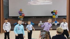 Танец мальчиков на выпускном в 4 классе школа 460 г. Москвы
