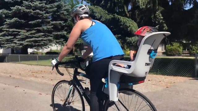 Thule RideAlong Child Bike Seat Review смотреть онлайн