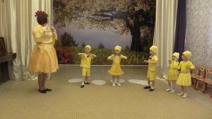 "Танец цыплят" младшая группа