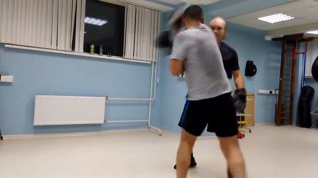 Бокс.новички.лапы на выносливость.открытый ринг. 101 (Конкин И.) FIGHTME.RU смотреть онлайн