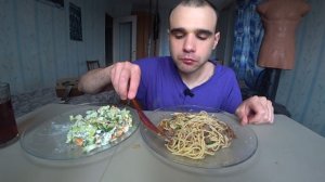 МУКБАНГ АСМР СПАГЕТТИ С  МЯСОМ - ТУШЕНКОЙ, В ОБЖАРКЕ / СОУС/ САЛАТ ОВОЩНОЙ/ EATING ASMR Mukbang #725