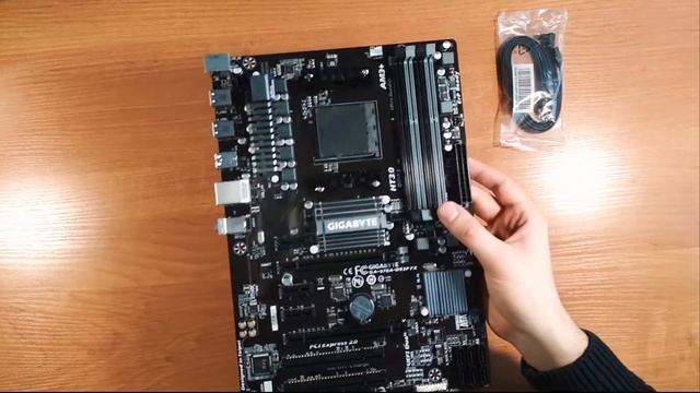 Бюджетная материнская плата для майнинга Gigabyte GA-970A-DS3P FX (Распаковка) смотреть онлайн