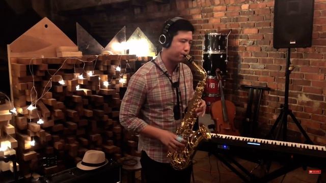 F Minor Funky Saxophone Improvisation (with effects) смотреть онлайн