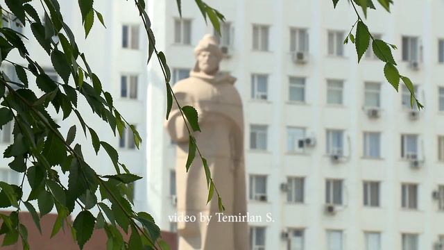 Атырау. Памятник, проспект Султана Бейбарыс. смотреть онлайн