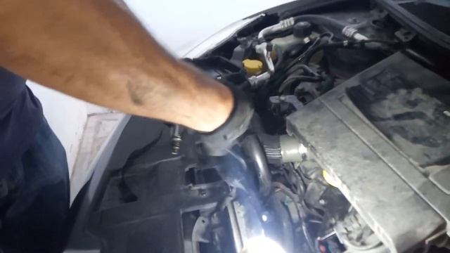 Renault Megane 3 Fluence Klima Çalışmama Sorunu Tamamen Tamirci Hatasından Kaynaklı смотреть онлайн