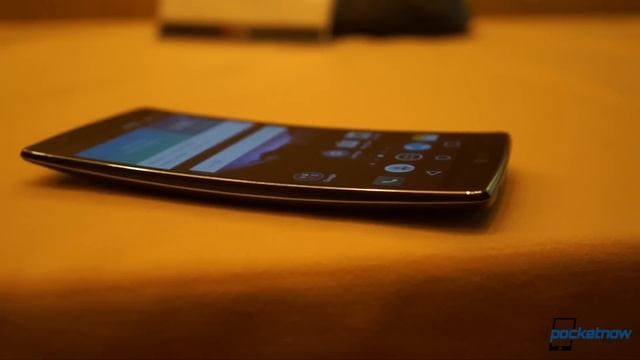 LG G Flex 2 vs Galaxy Note 4 (CES 2015 comparsion) | Pocketnow смотреть онлайн
