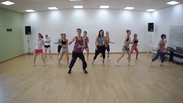 будь в форме!! ( баба не будь дурой- занимайся физкультурой)!!! смотреть онлайн