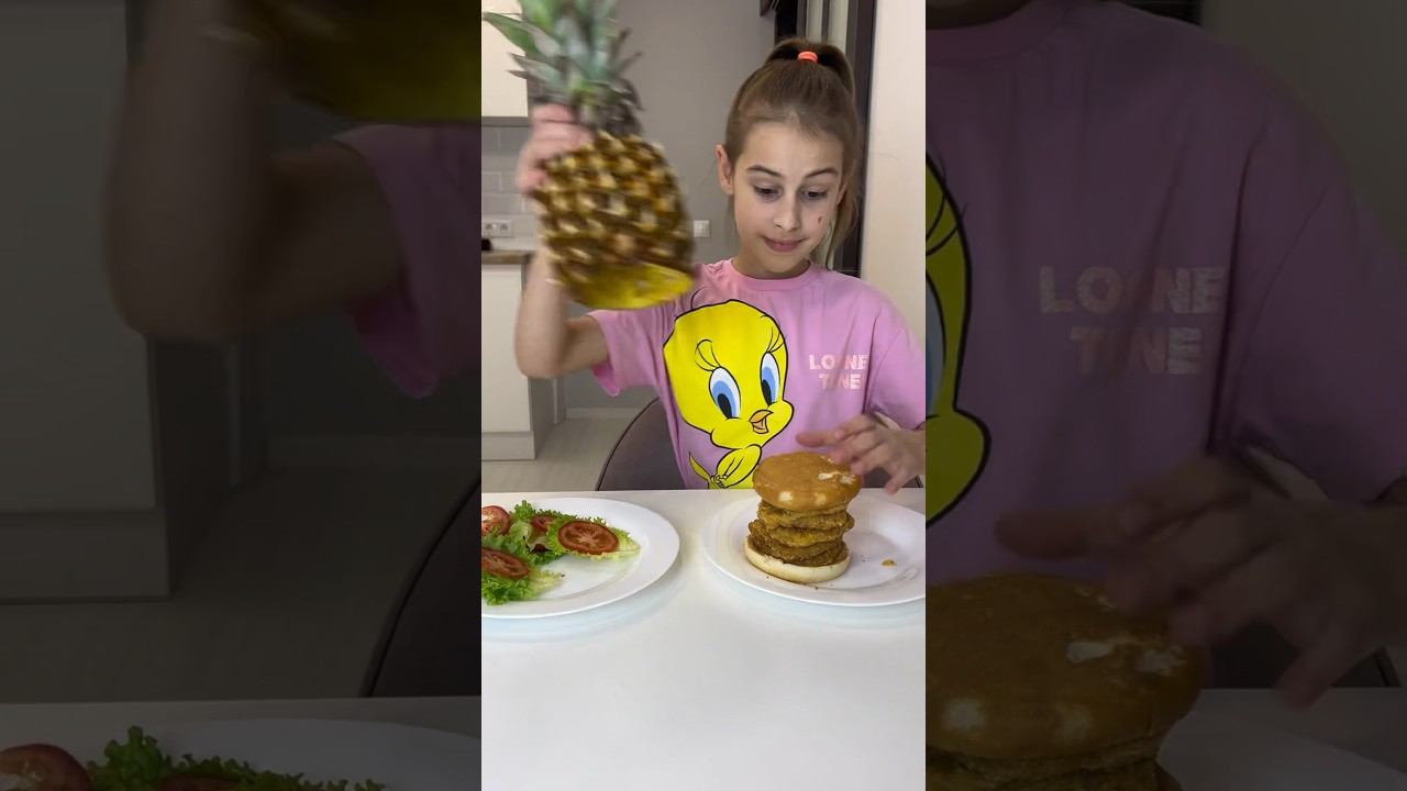 Короче говоря Алинка спрятала бургер #shorts смотреть онлайн