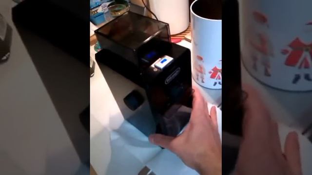 Młynek do kawy deLonghi KG79. coffee electric grinder смотреть онлайн