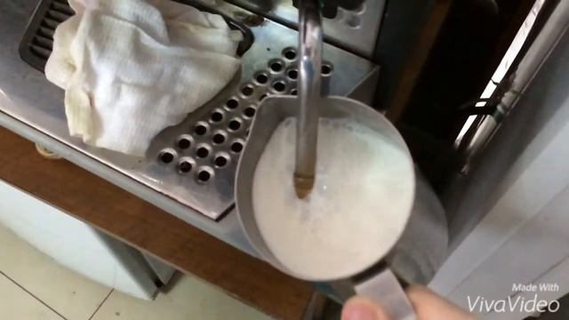 Взбиваем молоко смотреть онлайн