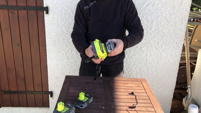 Chargeur RYOBI 18V ONE+ BCL14181H смотреть онлайн