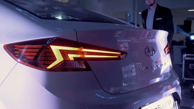 Hyundai Elantra смотреть онлайн