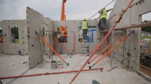 Как за 6 часов смонтировать дом из железобетонных панелей?