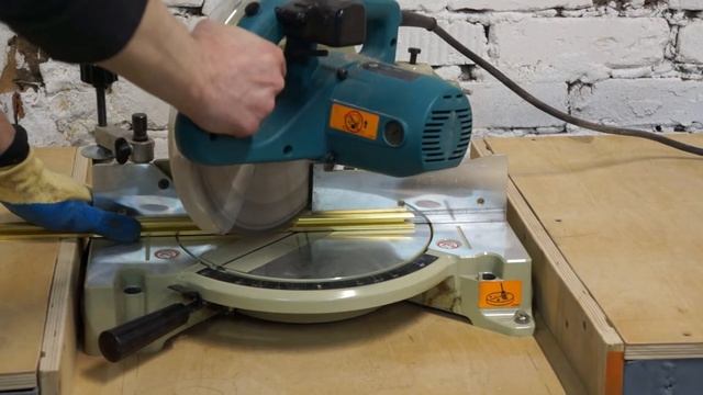 Резка алюминиевого профиля для рамки инфо стенда смотреть онлайн