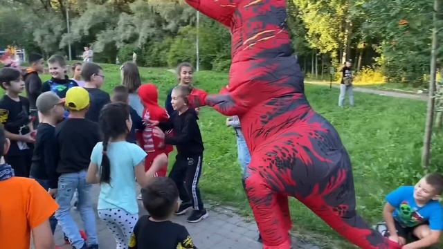 Превратился в Завра! И пошёл в Пятёрочку за новой акцией Завры! Реакция людей смотреть онлайн