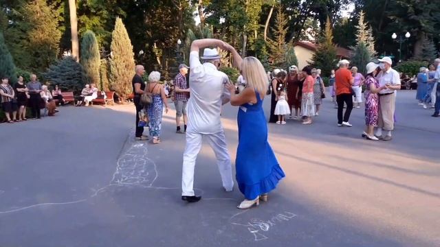 ТЫ НЕ МОЯ, ТЫ ЖЕНЩИНА ЧУЖАЯ! ТАНЦЫ ХАРЬКОВ СЧАСТЛИВЫЕ МОМЕНТЫ смотреть онлайн