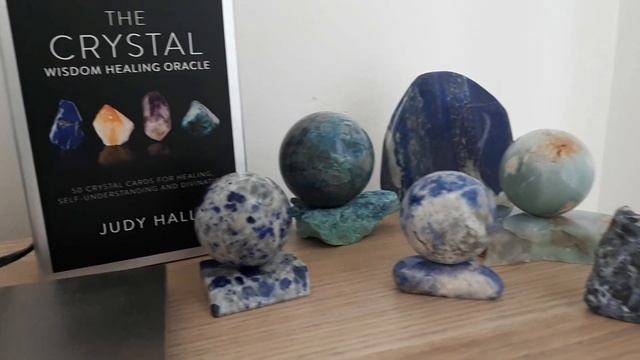Посылка с Англии. Обзор книг о камнях от Judy Hall. Кристальные Карты + Энциклопедия кристаллов. смотреть онлайн