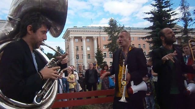 Шеваль де труа( Франция) XXI Фестиваль уличных театров в Архангельске,2015 г. смотреть онлайн