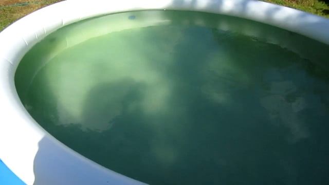 ??Очистка  бассейна. Химия для бассейна. Хлорные таблетки для бассейна. Прозрачная вода в бассейне.