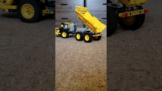 LEGO 8264 Articulated Hauler Full RC Modification MOC смотреть онлайн