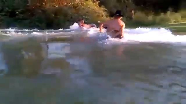 La Forma Más Rapida de Vaciar una Piscina de Lona, TREMENDO смотреть онлайн