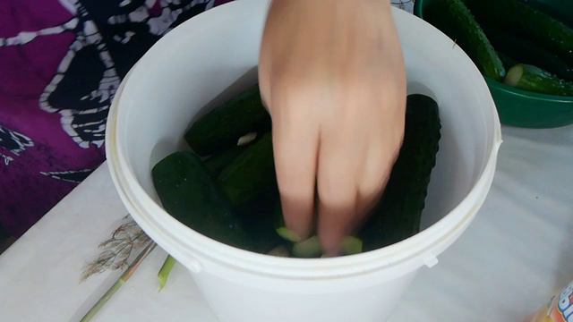 МАЛОСОЛЬНЫЕ ОГУРЦЫ. СОВЕРШЕННО ПРОСТОЙ И БЫСТРЫЙ СПОСОБ.