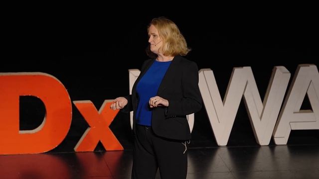 Square Pegs in Round Holes | Catriona Macleod | TEDxUWA смотреть онлайн