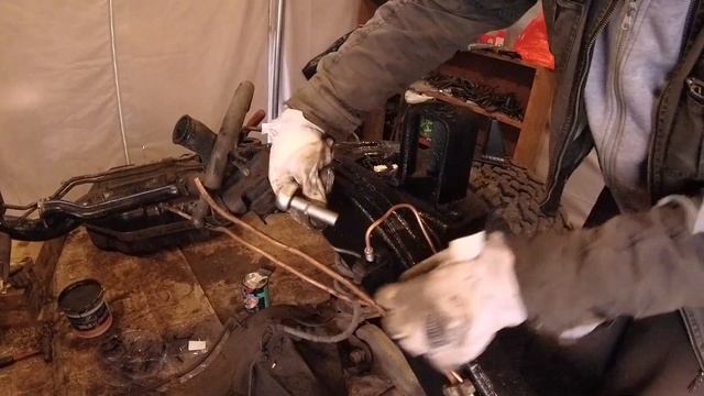 Nissan Patrol Y60 restoration | Adding fuel tank and stuff #24 смотреть онлайн
