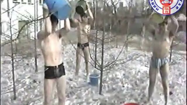 Система закаливания. Обливание. 1988 год. Владивосток. смотреть онлайн