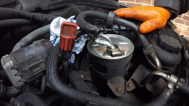 How to change the fuel filter Mercedes c 200 / Как поменять топливный фильтр Mercedes c 200 смотреть онлайн