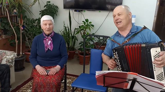 Цыгане едут. Поют бабушки смотреть онлайн